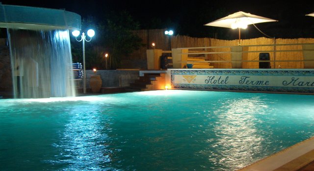 Piscina by night