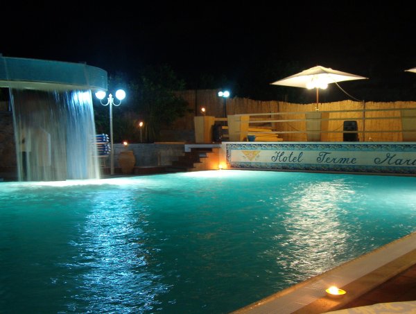 Piscina by night